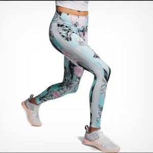Nike hyper femme leggings